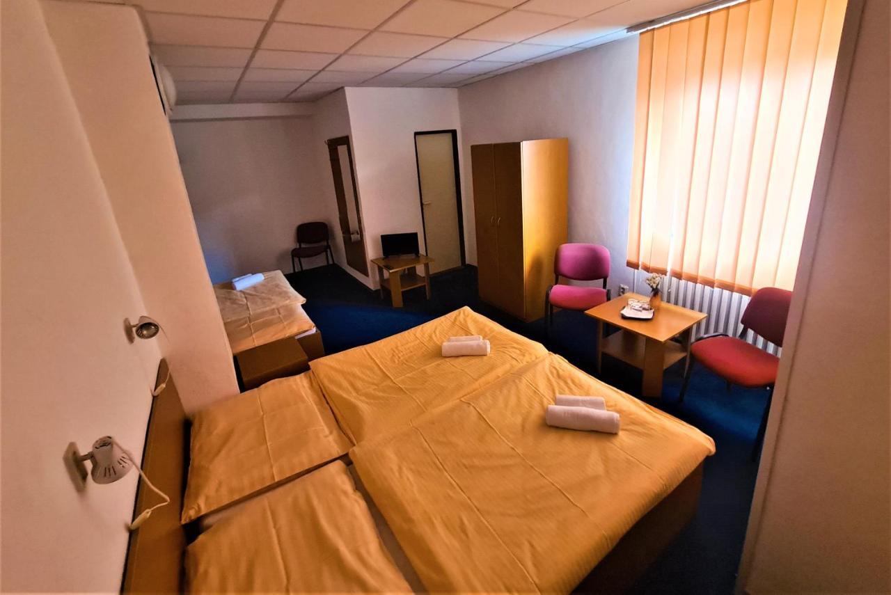 Penzion Olympia Banska Bystrica Ngoại thất bức ảnh