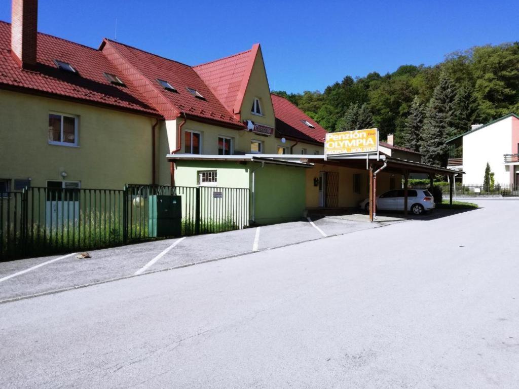 Penzion Olympia Banska Bystrica Ngoại thất bức ảnh