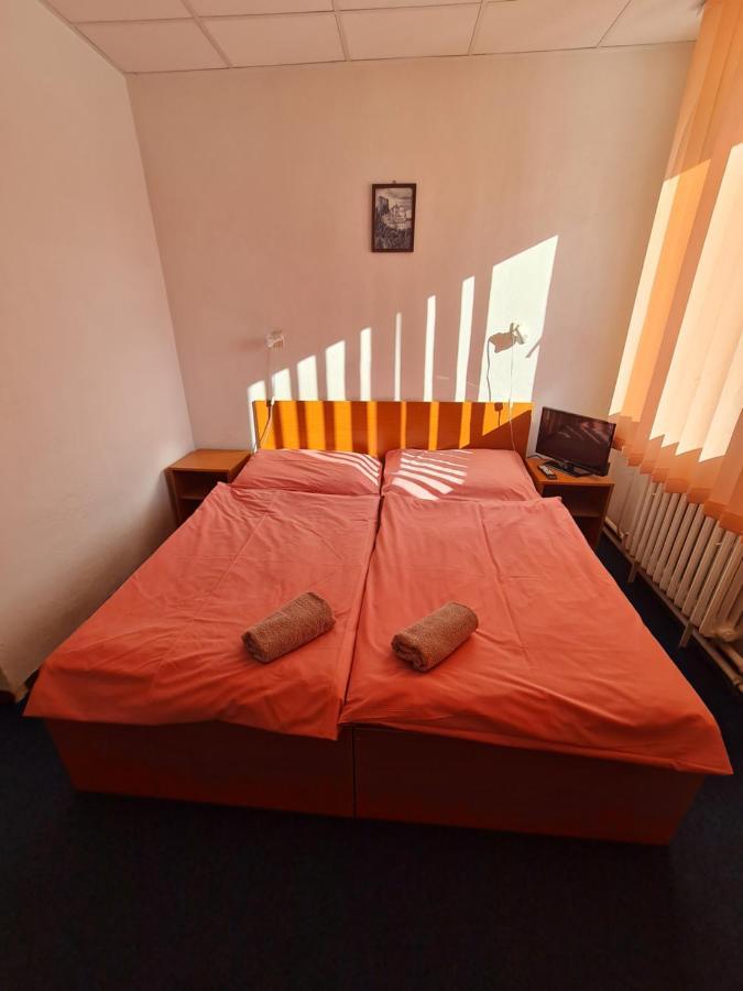 Penzion Olympia Banska Bystrica Ngoại thất bức ảnh