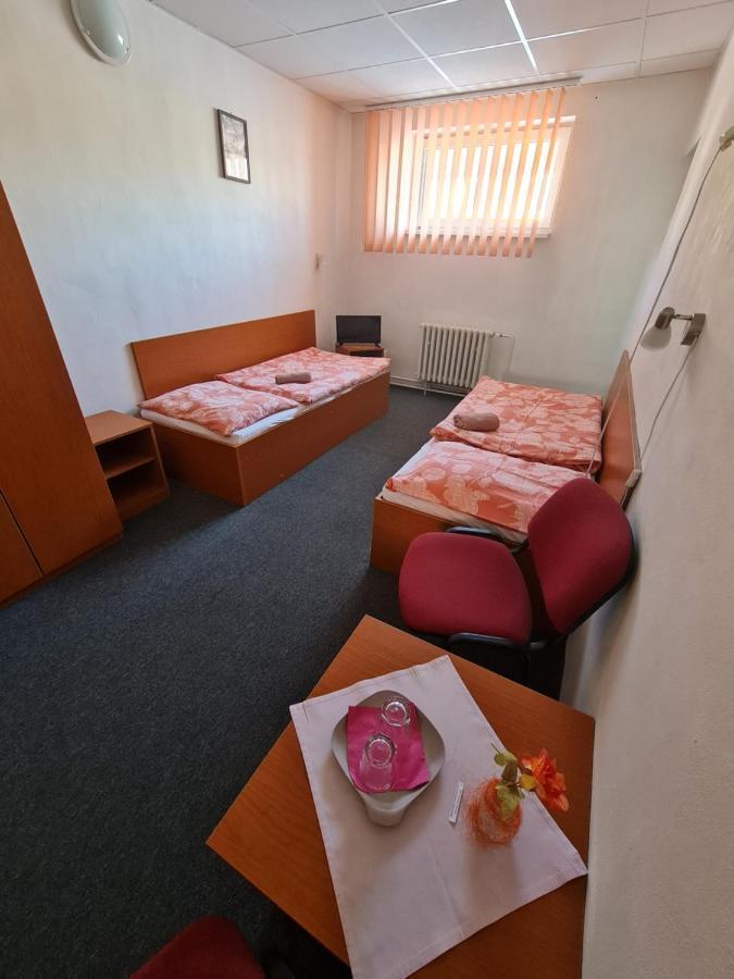Penzion Olympia Banska Bystrica Ngoại thất bức ảnh
