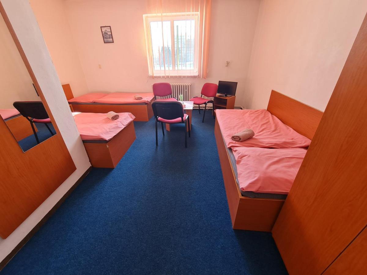 Penzion Olympia Banska Bystrica Ngoại thất bức ảnh