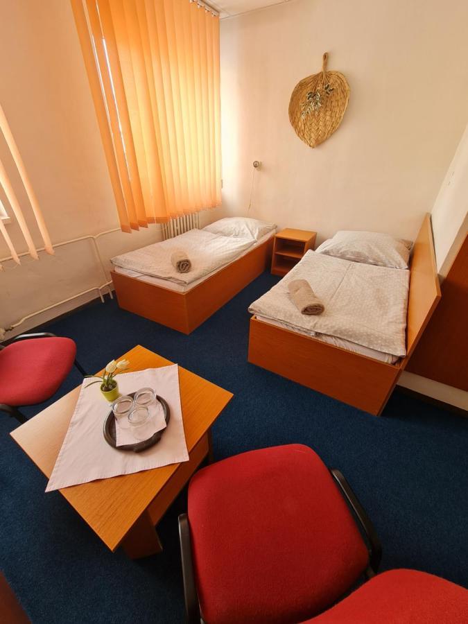 Penzion Olympia Banska Bystrica Ngoại thất bức ảnh