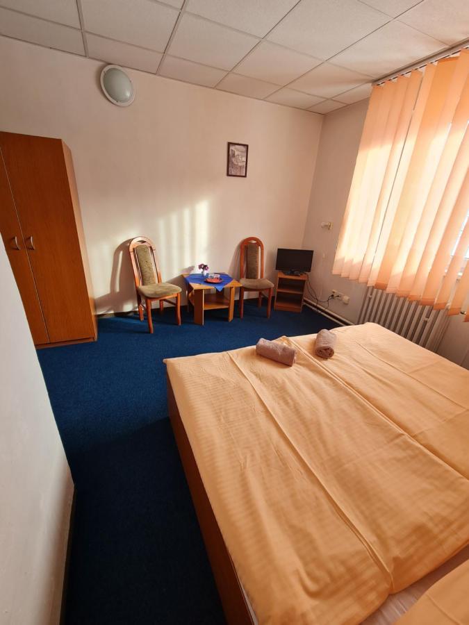 Penzion Olympia Banska Bystrica Ngoại thất bức ảnh