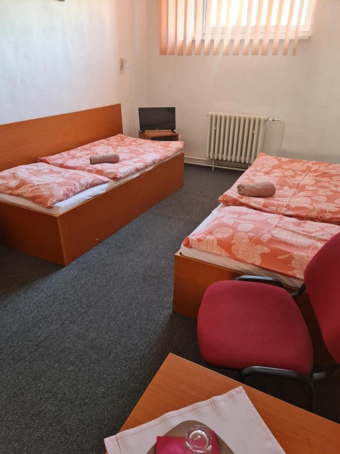 Penzion Olympia Banska Bystrica Ngoại thất bức ảnh