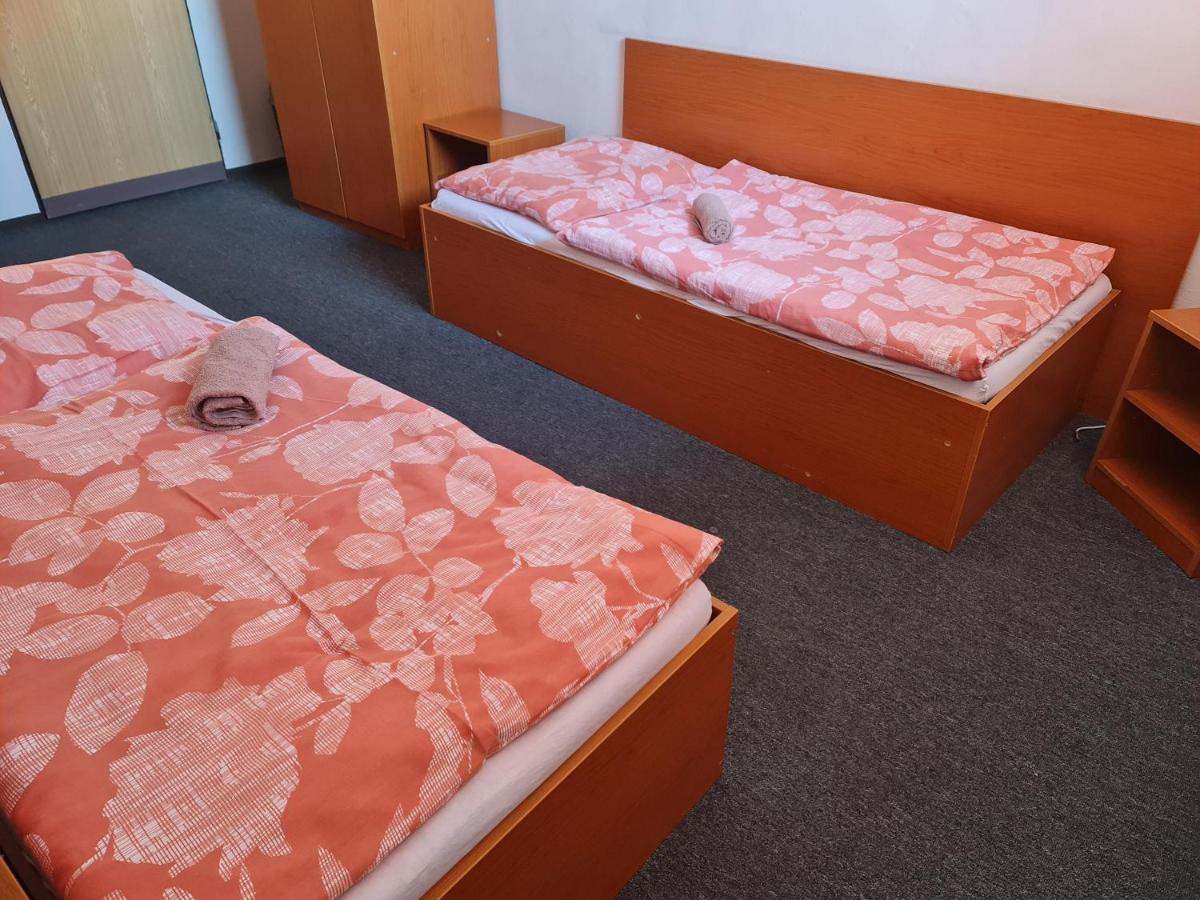 Penzion Olympia Banska Bystrica Ngoại thất bức ảnh