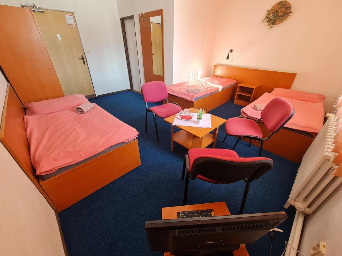 Penzion Olympia Banska Bystrica Ngoại thất bức ảnh