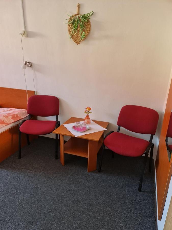 Penzion Olympia Banska Bystrica Ngoại thất bức ảnh