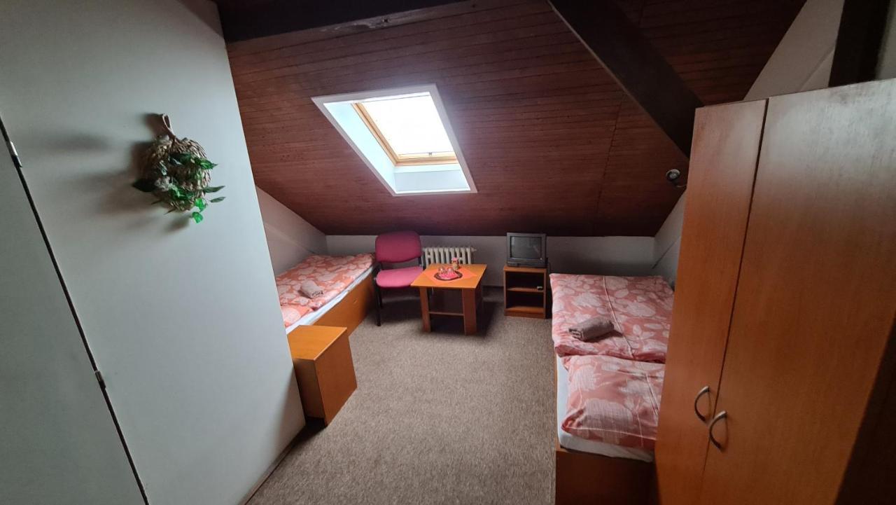 Penzion Olympia Banska Bystrica Ngoại thất bức ảnh