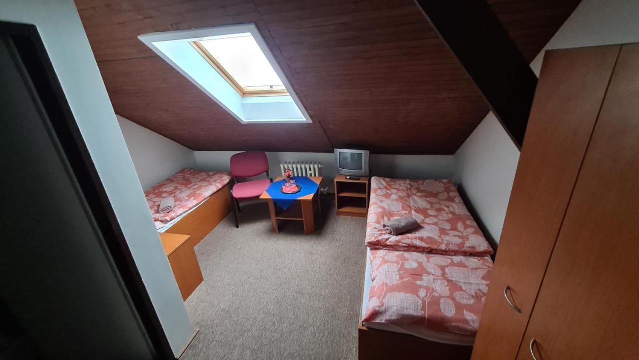 Penzion Olympia Banska Bystrica Ngoại thất bức ảnh